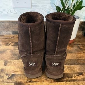 Ugg brown boot size 5